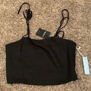 Tie-straps black crop top